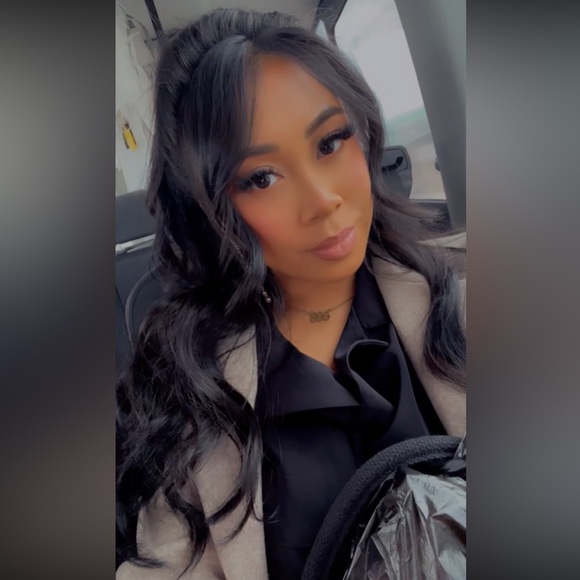 MEET YOUR POSHER. - Picture 2 of 6